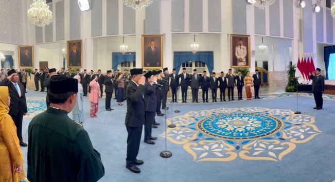 Presiden Prabowo Subianto melantik sejumlah Kepala dan Wakil Kepala Lembaga di Istana Negara, Jakarta, Rabu (17/9/2025). [Foto: BPMI Setpres]